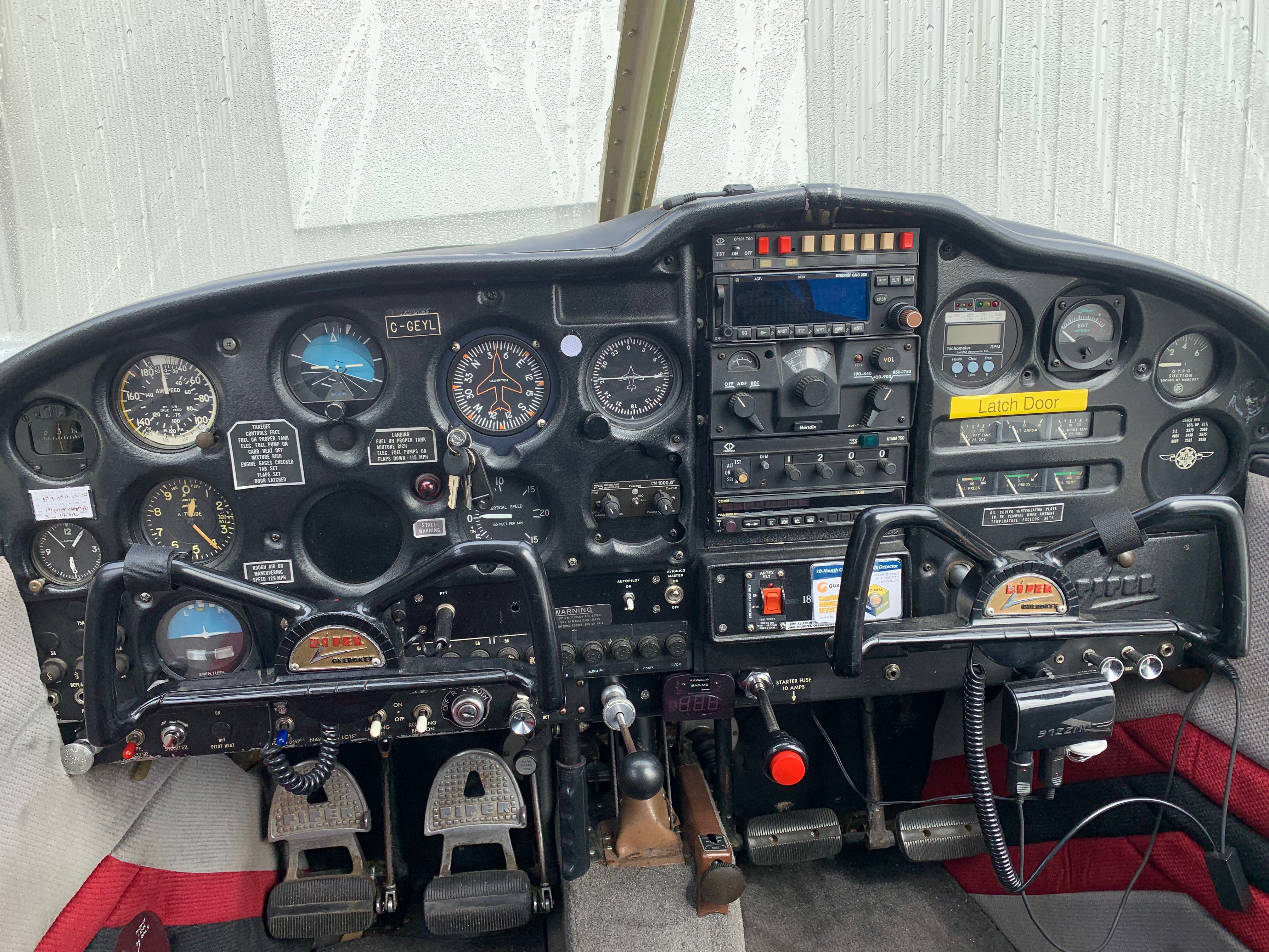 Piper Cherokee PA28-180 Cockpit
